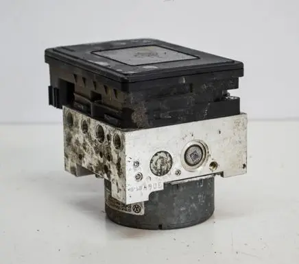 Volkswagen PASSAT B8 ABS Pump