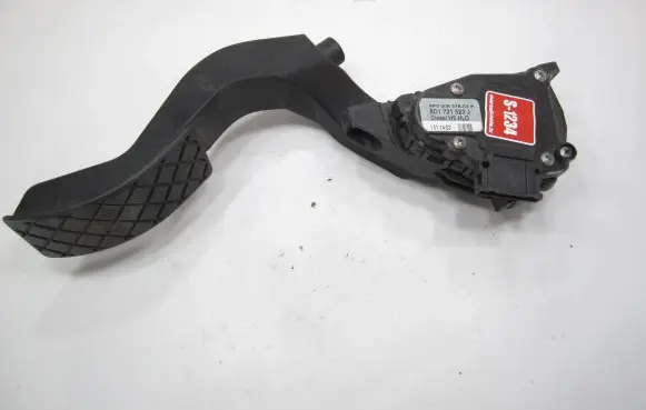 Volkswagen PASSAT B5.5 Accelerator throttle pedal 8D1721523J 6PV00837603