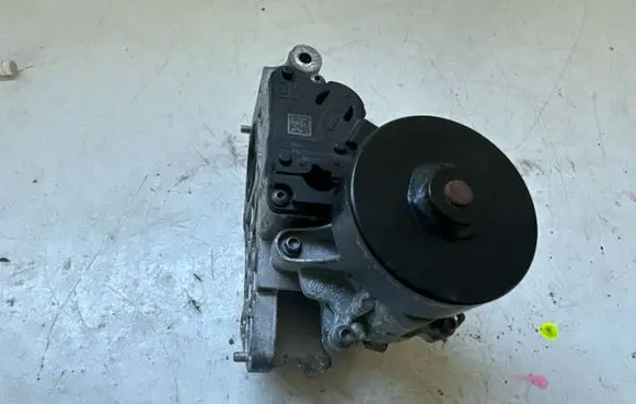 Opel Astra K Water pump 55516962