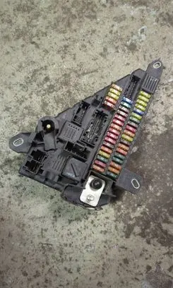 BMW 5 E60 E61 Fuse module 6906619