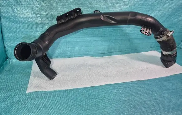 Volkswagen Golf VI Intercooler hose/pipe 5N0145840C