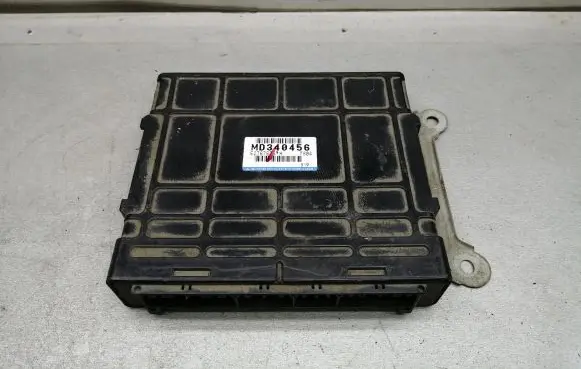 Mitsubishi Galant Engine control unit/module E2T67673 MD340456