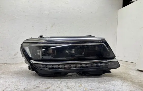 Volkswagen Tiguan Headlight/headlamp 5NB941082D
