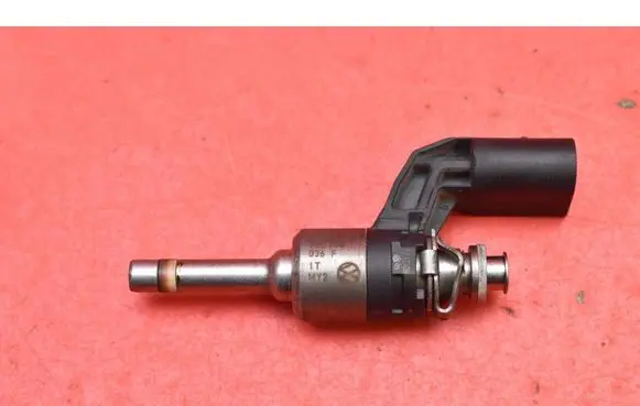 Volkswagen Golf V Fuel injector 03C906036F