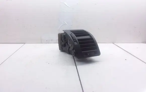 Skoda Octavia Mk2 (1Z) Dashboard air vent grill cover trim 1Z0819702A