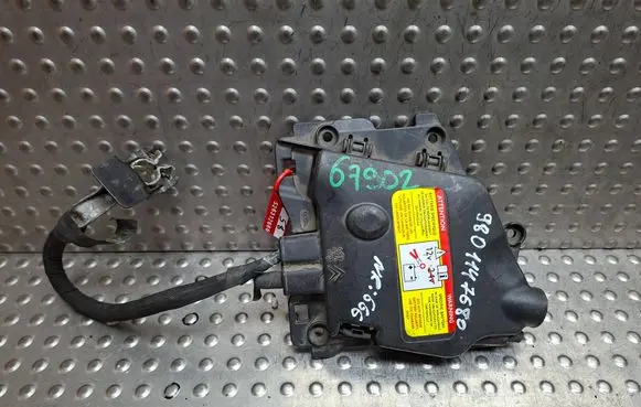 Peugeot 207 Fuse module S26312666 9801147680