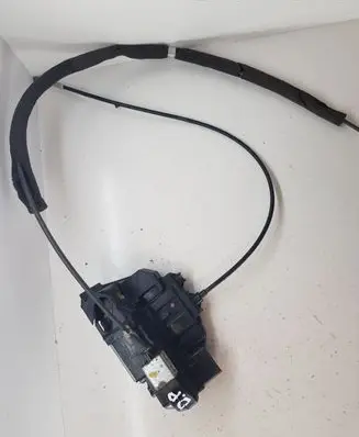Nissan Juke I F15 Front door lock