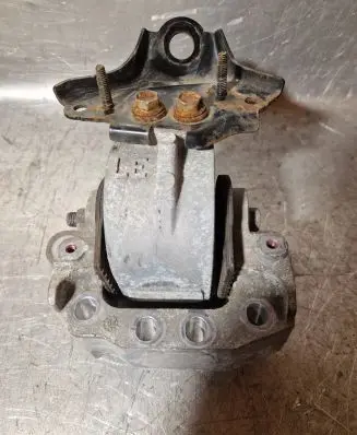 Toyota Camry VIII XV70 Engine mount bracket