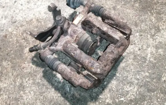 Rear brake caliper