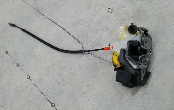 Opel Mokka Rear door lock