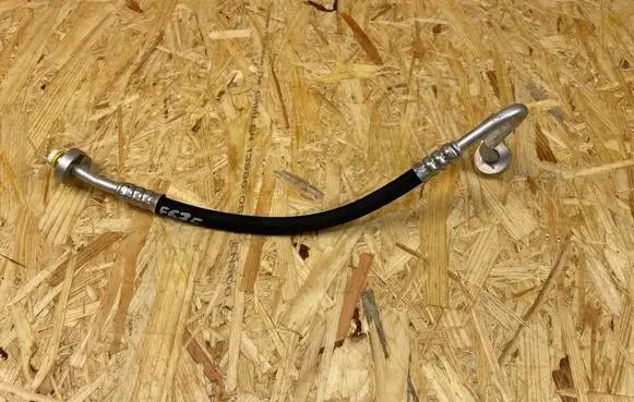 Volvo XC40 Air conditioning (A/C) pipe/hose 32226205