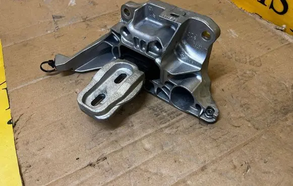 Peugeot 2008 II Engine mount bracket 9824312980 ASF1097900A2