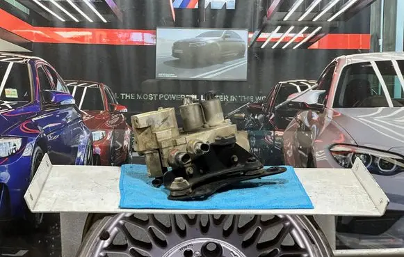 Mercedes-Benz GLE AMG (W166 - C292) Air suspension valve block A1663201158