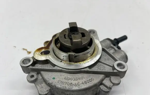 Opel Crossland X Vacuum pump M0033481