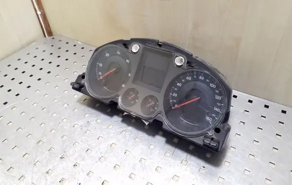 Volkswagen PASSAT B6 Speedometer (instrument cluster) 3C0920960A
