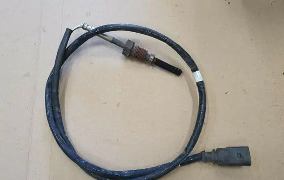Volkswagen Amarok Exhaust gas temperature sensor 03L906088CQ