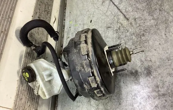 Volvo V70 Brake booster 6G912B195EH P31274701