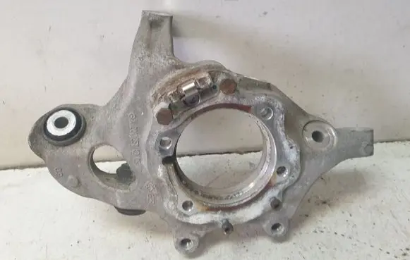 Mercedes-Benz C W204 Rear wheel hub spindle/knuckle A2043570305