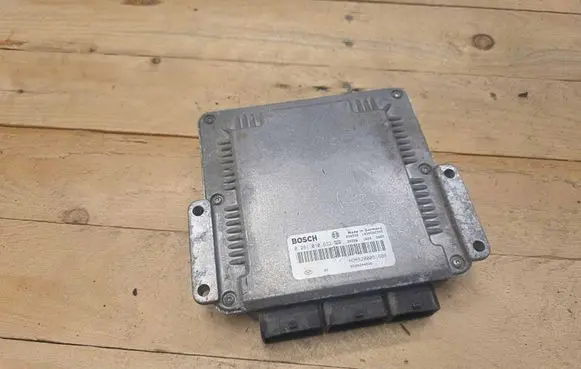 Renault Trafic II (X83) Engine control unit/module 0281010632