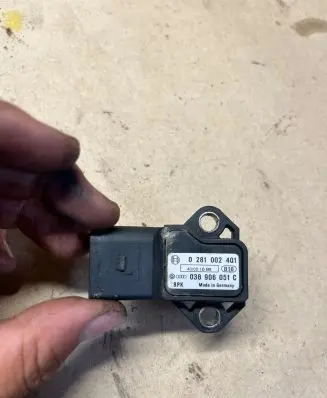 Audi A6 S6 C6 4F Air pressure sensor 038906051C 0281002401