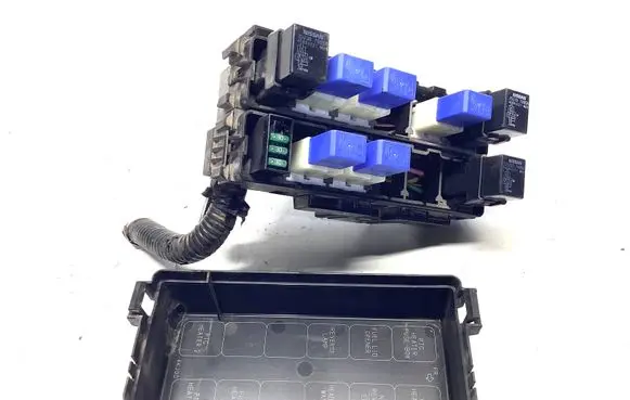 Nissan Navara D23 Relay mounting block 
