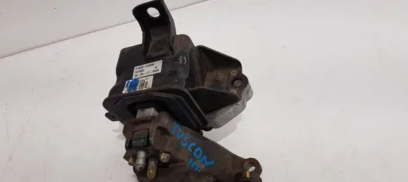 Hyundai Tucson TL Engine mount bracket 21830-D3200