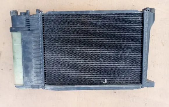 BMW 3 E30 Coolant radiator 1712994