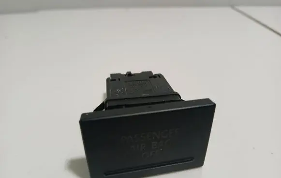 Volkswagen Touareg I Passenger airbag on/off switch 7L6919235B