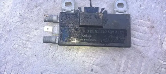 Mercedes-Benz E W210 Antenna control unit 2108200789