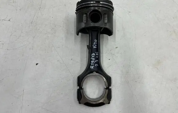 Mercedes-Benz Vito Viano W639 Piston with connecting rod 6110110501