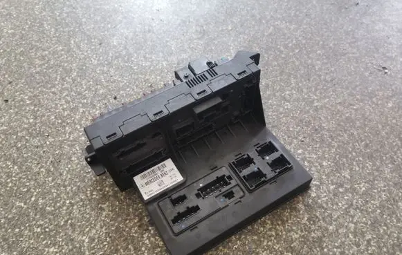 Mercedes-Benz E W211 Fuse module 2115453901