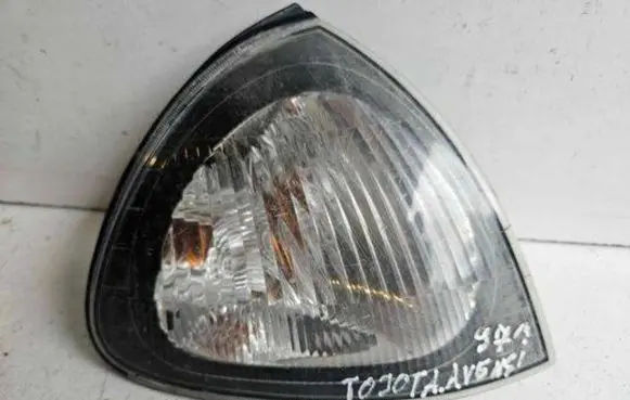 Toyota Avensis T220 Front indicator light