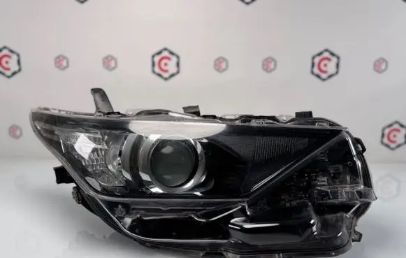 Toyota Auris E180 Headlight/headlamp 81110-02K30
