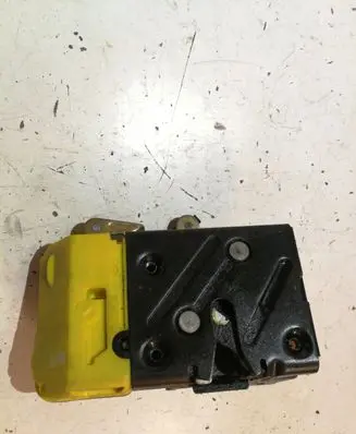 Volvo V70 Front door lock 30699749