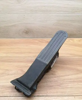 Volkswagen Golf Plus Accelerator throttle pedal 1K1721503T 6PV00860050