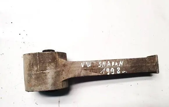 Engine mount bracket