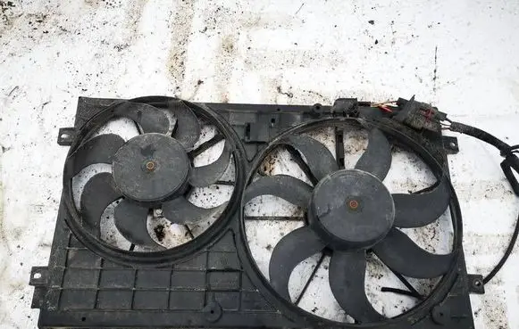 Skoda Octavia Mk2 (1Z) Radiator cooling fan shroud 1K0121207