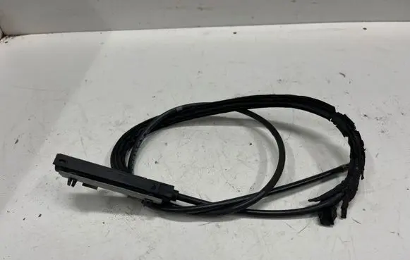 Volkswagen PASSAT B6 Engine bonnet/hood lock release cable 3c1823535