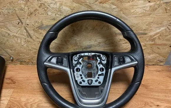 Opel Insignia A Steering wheel 13316540