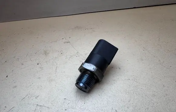 Mercedes-Benz CLS C219 Fuel pressure sensor A0041536728 0281002504