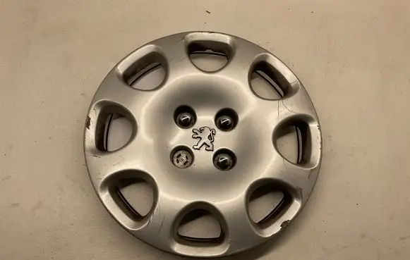 Peugeot 307 R15 wheel hub/cap/trim 9637540880