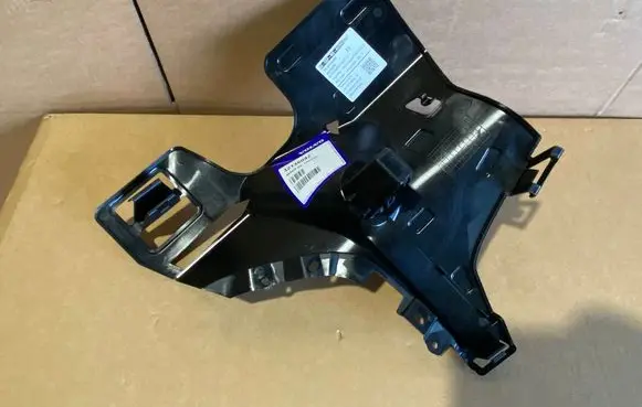 Volvo XC40 Front bumper mounting bracket 32136092