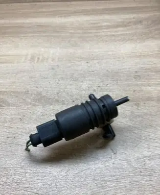 Volkswagen PASSAT B6 Windscreen/windshield washer pump 1J0973722