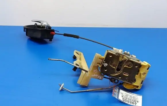 Ford Mondeo MK II Front door lock 96BGF21813CL