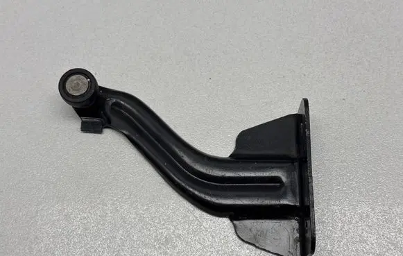 Chrysler Pacifica Sliding door upper roller guide/hinge 070AA 1H251V VR028