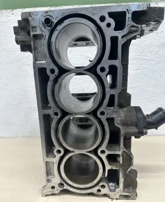 Nissan Juke I F15 Engine block 110001KT0G 117358R HR16