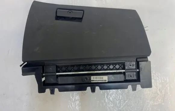 BMW X3 E83 Glove box