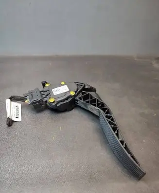 Opel Insignia A Accelerator throttle pedal 13237352