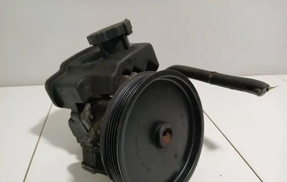 Mercedes-Benz C W204 Power steering pump