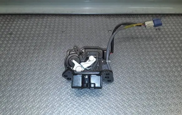 Toyota Corolla Verso AR10 Tailgate/trunk/boot lock/catch/latch 